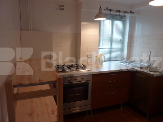 			FANTASTIC LARGE PROPERTY!, 2 Bedroom, 1 bath, 1 reception Ground Floor Flat			 Belsize Square, BELSIZE PARK